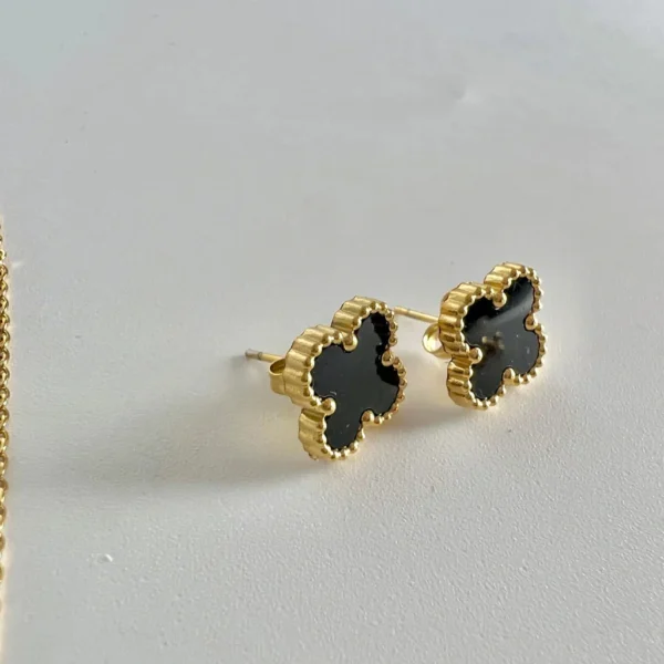 Black Clover Jewellery Set - Image 4