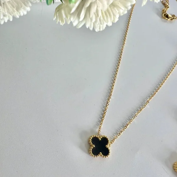 Black Clover Jewellery Set - Image 2