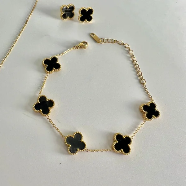Black Clover Jewellery Set - Image 3